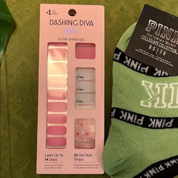 EUC Juicy Couture Sport Yourself overnight weekender duffle bag blk with roses - Picture 14 of 16